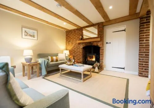 Rose Cottage - Image 1
