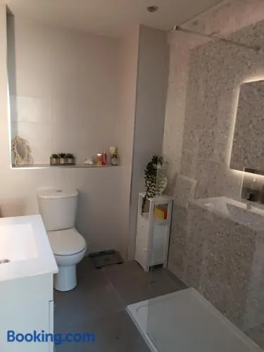 Room with rural views - Image 1