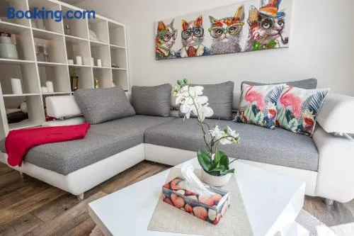 Moderne Souterrain-Wohnung - Image 1