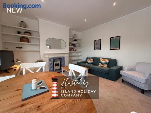 Bembridge Landing - 2 Bedroom Apartment with Parking in Bembridge Village, near Harbour and Beach - Image 1
