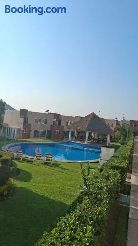 Hermosa casa familiar con terraza comoda - Image 1