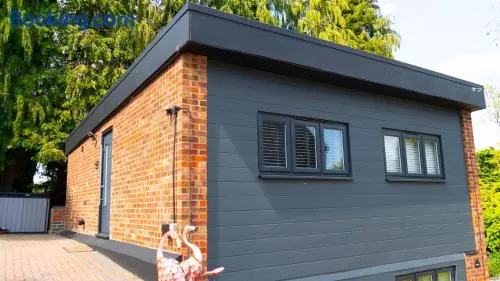 1 bedroom guesthouse including parking on premises - Image 1