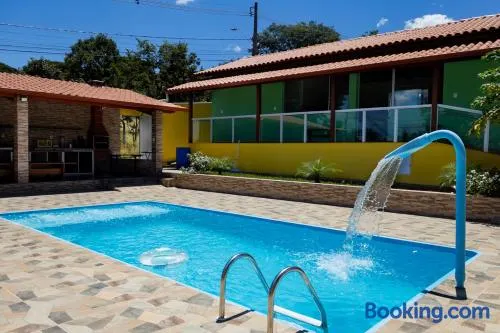 Casa bem equipada com piscina,churrasqueira e WiFi - Image 1