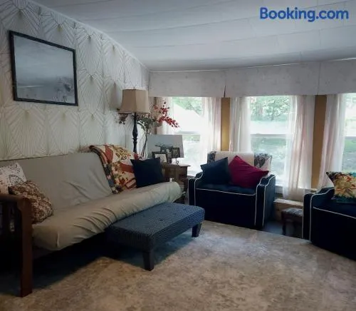 The Parlour 2 bedroom Sleeps 4-6 - Image 1