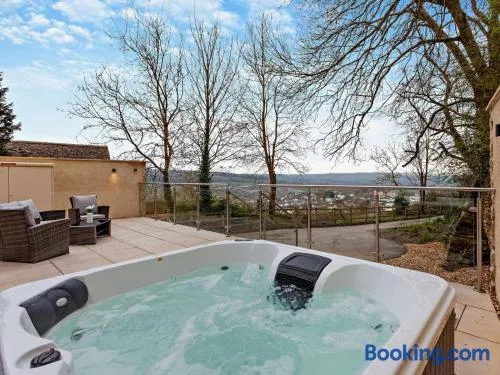 1 Bed in Wotton-under-edge oc-91936 - Image 1