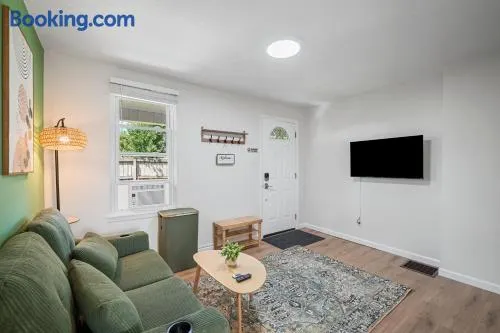 Cozy & Modern 1 Bdr Apt Natrona - Image 1