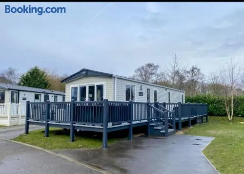 Home from Home Lettings at Tattershall Lakes - Bull Rush - Image 1
