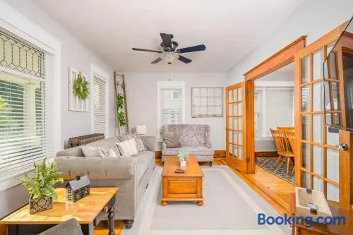 Spacious Downtown Character Home - 4 bedroom 3 bath Lawrence University College Ave - Image 1