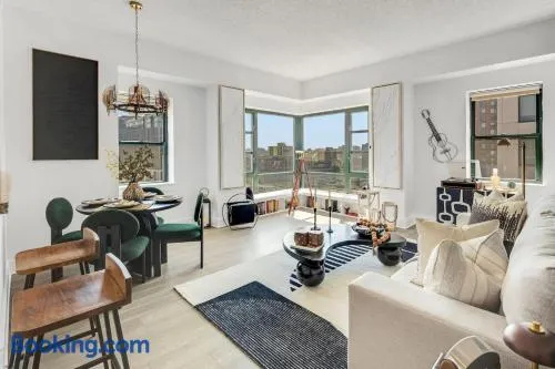 Penthouse Perfection with Unmatched Skyline Views - Image 1