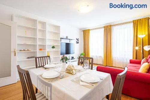 Sunny Apartment - Image 1