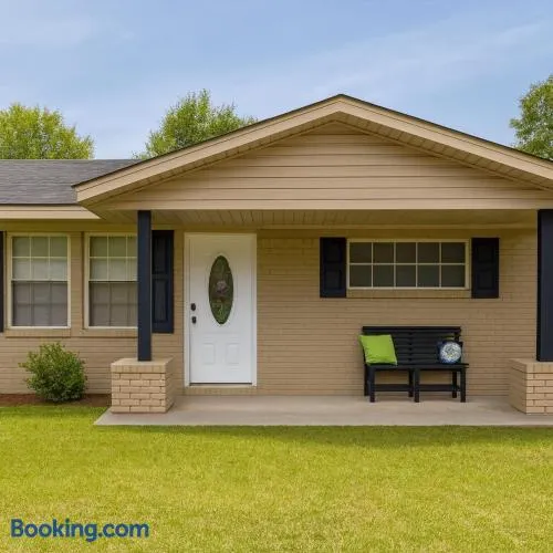 Cozy Country Cottage - Image 1