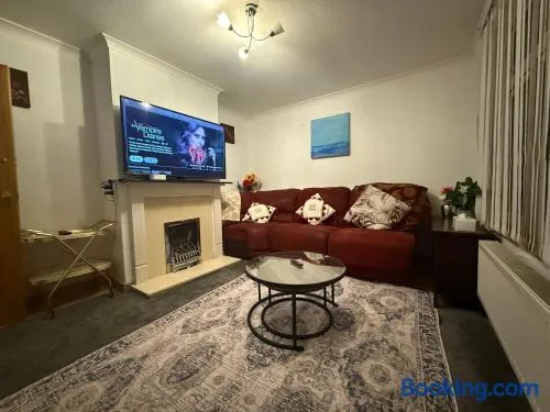 2 Bedroom Flat in Luton City Centre - Image 1
