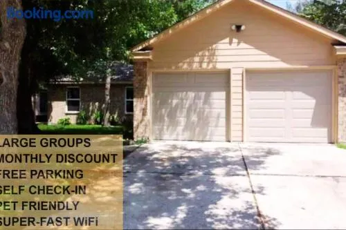 House 3 years old, Close to mall, Restaurants, IAH - Image 1