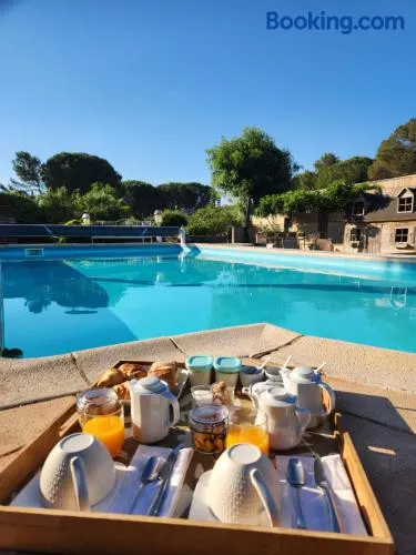 LeMasBlanc, détente au calme à 10min de Carcassonne, terrasse, jacuzzi et piscine privé, petit-déjeuner - Image 1