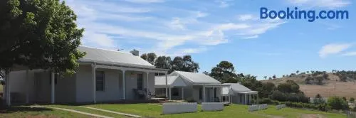 Wagga Wagga Country Cottages - Image 1