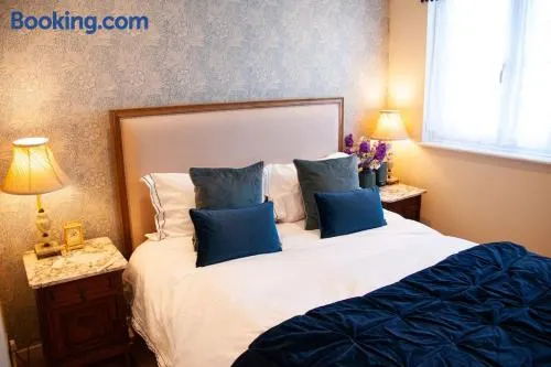 2 bedroom house in Chichester near Goodwood and Wittering beaches - Image 1