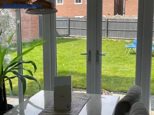Luxury Home -Private Rooms- 3 mins from Alexandra Hospital, Redditch - Image 1
