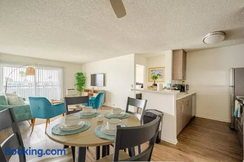 Cozy Coastal Retreat Newport Beach - Image 1