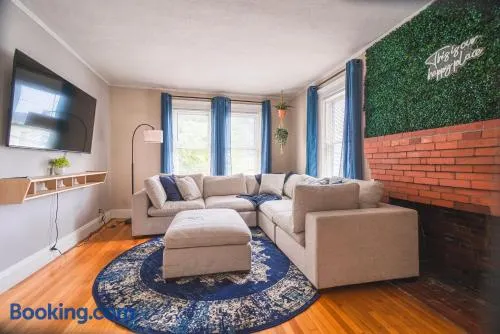 Boston 3BD-Walk to Train station-Beach-Near Airport - Image 1