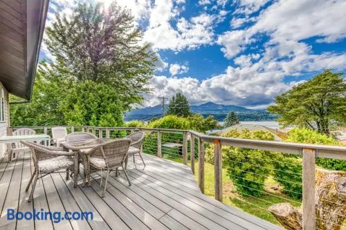 Magnificent Dog-Friendly Home with Lake & Mountain Views from the Large Deck - Image 1