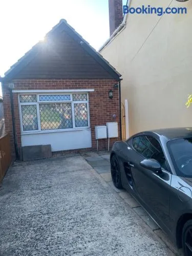 2 bedroom bungalow close to the sea - Image 1