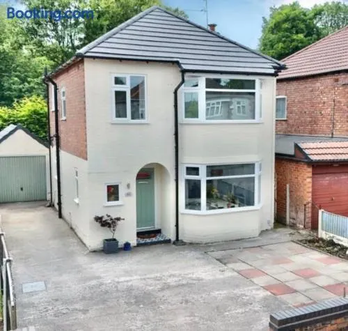 3 bedroom detached home from home in Bromborough - Image 1
