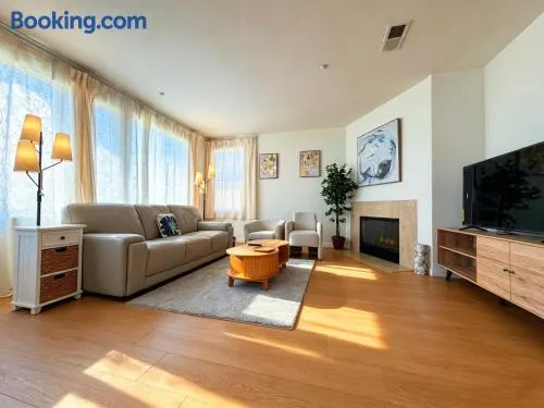 Spacious Private Bedrooms With Full Amenities Near Grocery Stores & Main Highway Routes - Image 1