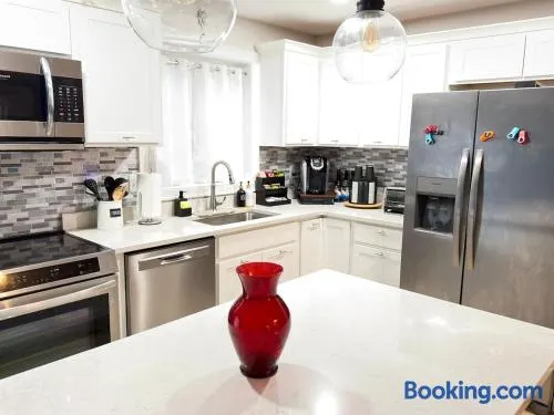 Private 3br & basement 3bth near Trail golf & Lake - Image 1