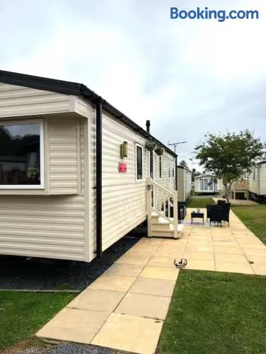 Peaceful 8-Berth Caravan Retreat Pet Friendly - Malvern View Holiday Park - Image 1