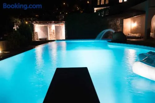 Tranquil Infinity Pool Getaway (private jacuzzi and steam bath, pool, garden, sea and city views) - Image 1