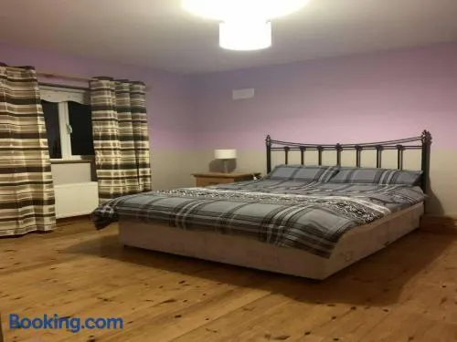 Room 2 , Williamstown, Ireland - Image 1