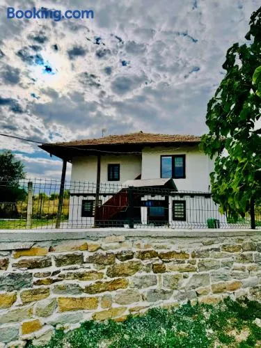 Baba Tonka Hillview House - Image 1