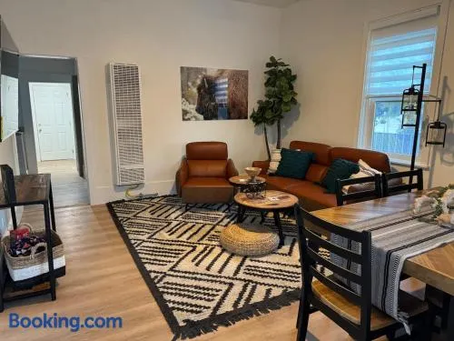 Charming fully remodeled House - Image 1
