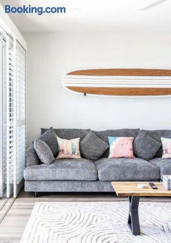 Beachside Bliss: Modern 3BR minutes to Caves Beach + Cafes - Image 1