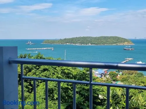 บ้านนางฟ้า เกาะสีชัง Baan Nangfa - Image 1