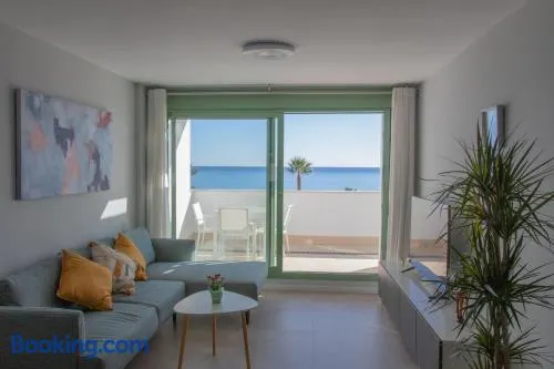 Precioso apartamento frente a la playa con piscina - Image 1