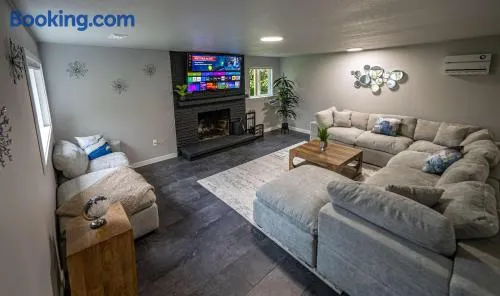 Remodeled 2BR, Chic and Cozy - Image 1