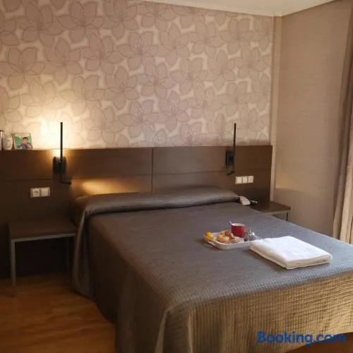 Hostal 4C Cuatro Caminos - Image 1
