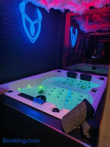 Luxuria - Jacuzzi et Hammam - Image 1