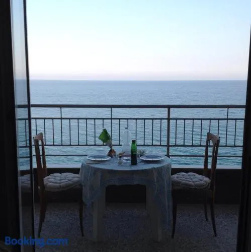 ATTICO SUL MARE con balcone sulla spiaggia e terrazza solarium di 25 mq - Image 1