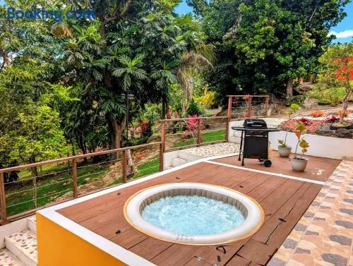 La Casita Amarilla en Utuado, Puerto Rico - Image 1