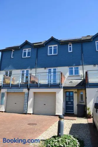 Schooners Court - Image 1