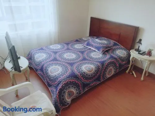 Habitación en excelente sector con baño privado externo - Image 1