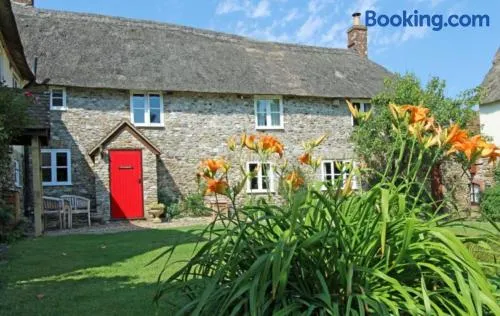 4 Bed in Honiton oc-o32661 - Image 1
