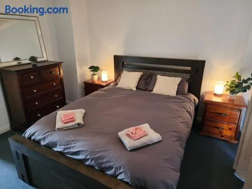 Cosy 2 bedroom Unit in a secure gated complex - Image 1