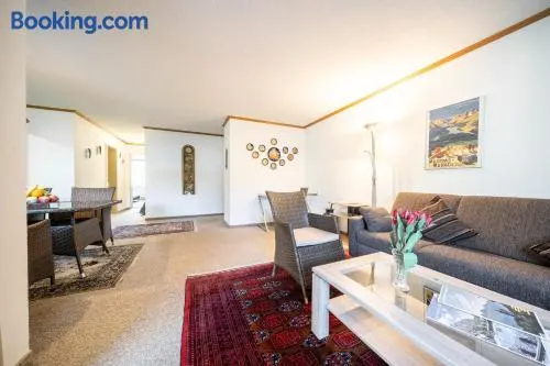 9302 Zweckmaessig eingerichtete 3,5 Zimmer Wohnung mit ueberdachtem Suedwestbalkon - Image 1
