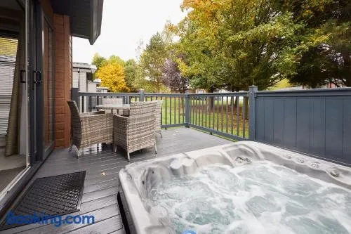The Poplars Lodge with Hot Tub - Image 1