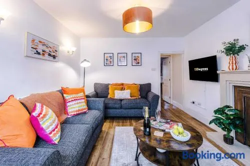 Spacious Old Post Office, 3 Bed in Nantwich by 53 Degrees Property - Perfect for Families and Groups - Image 1