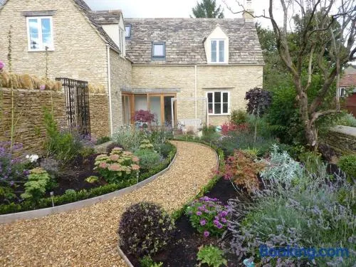 Little Maunditts Cottage - quiet location in charming Cotswold village - Image 1