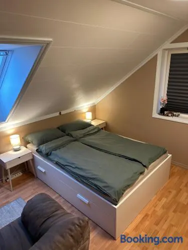 Comfortable room - Double bed - Private bathroom - Free parking - Shared kitchen - Bus stop and store 2 min walk - Image 1